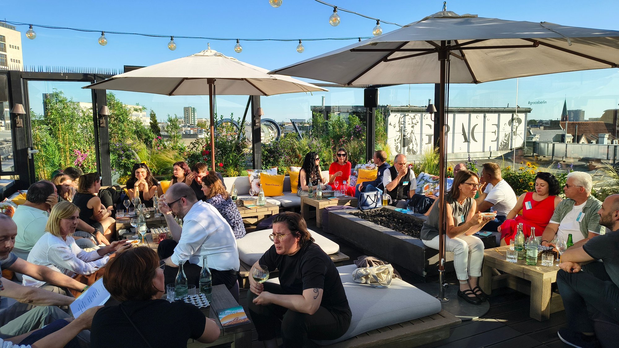 Come Togehter im Anschluss des Validation Talks 2025 auf der Dachterrasse