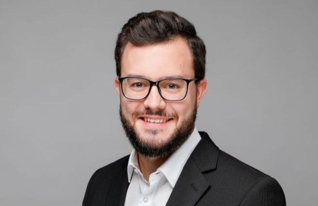 Niro_Portraitfoto_web_2de9d81378