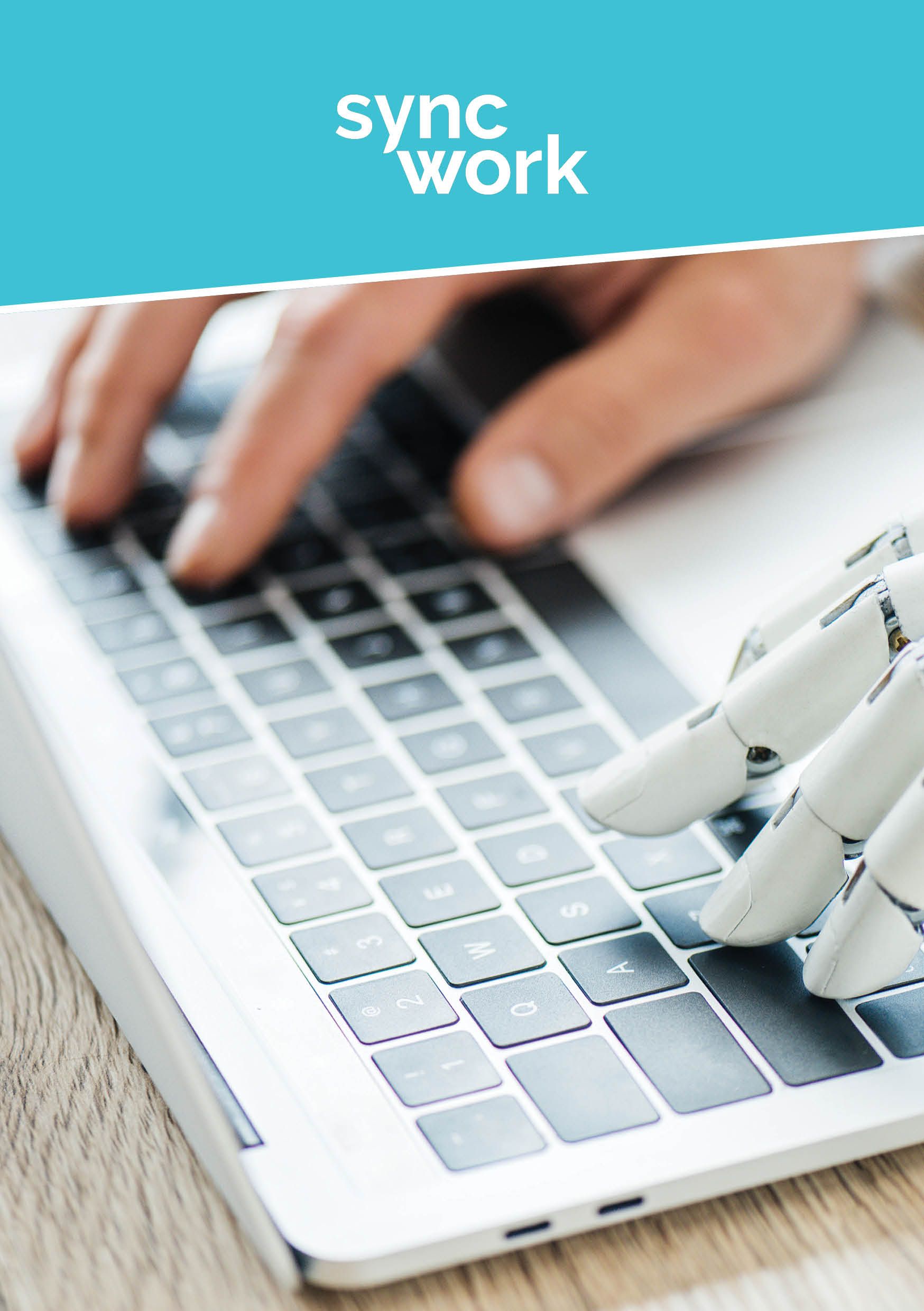 Menschliche Hand und eine Roboterhand auf einer Tastatur.
